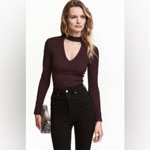 H&m plum purple ribbed V- neck turtleneck long sleeve top Sz M